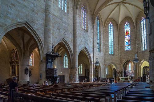 1024px-Sarlat_-_Cathédrale_Saint-Sacerdos_-_Nef.jpg